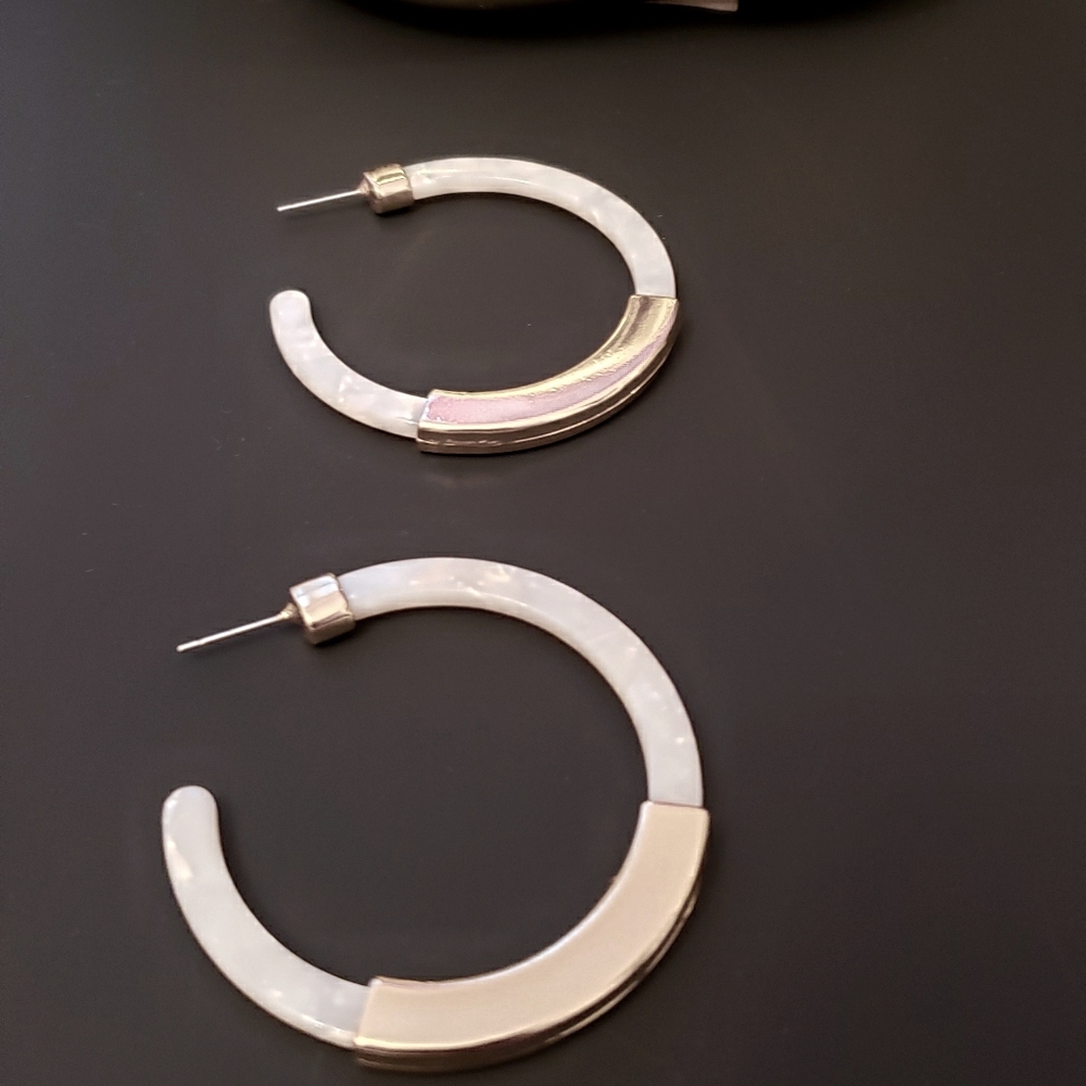 NWT White Tortoises Shell Hoop Earrings